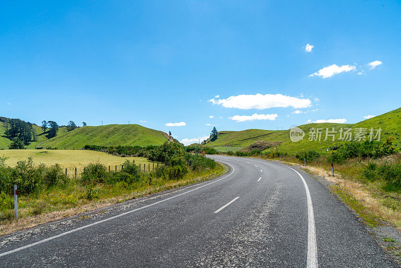 通往Waimangu火山谷的道路，Waimangu路在Wai-O-Tapu, waakarewarewa，新西兰